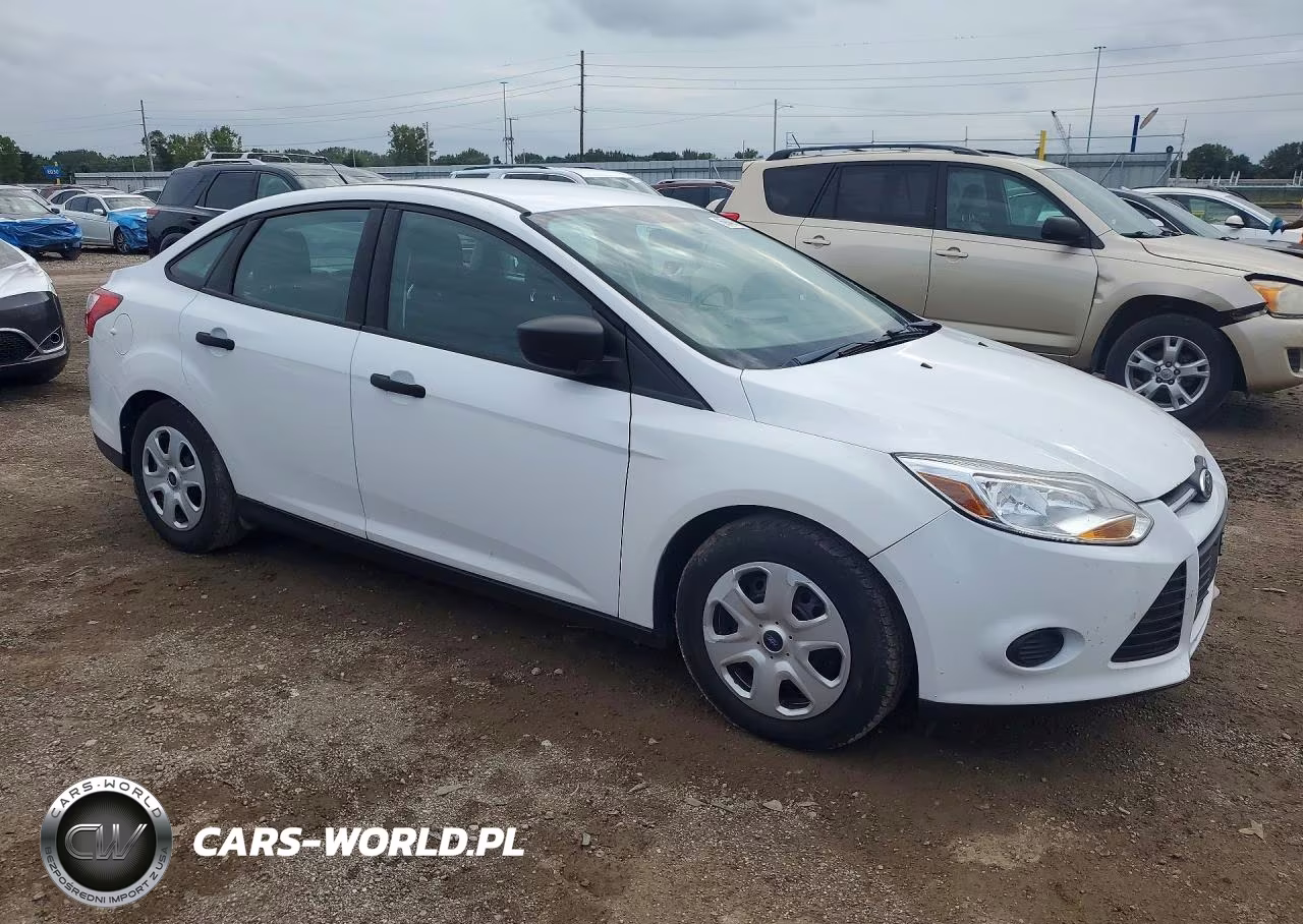 2013 Ford Focus S VIN:1FADP3E2XDL149907 - 4