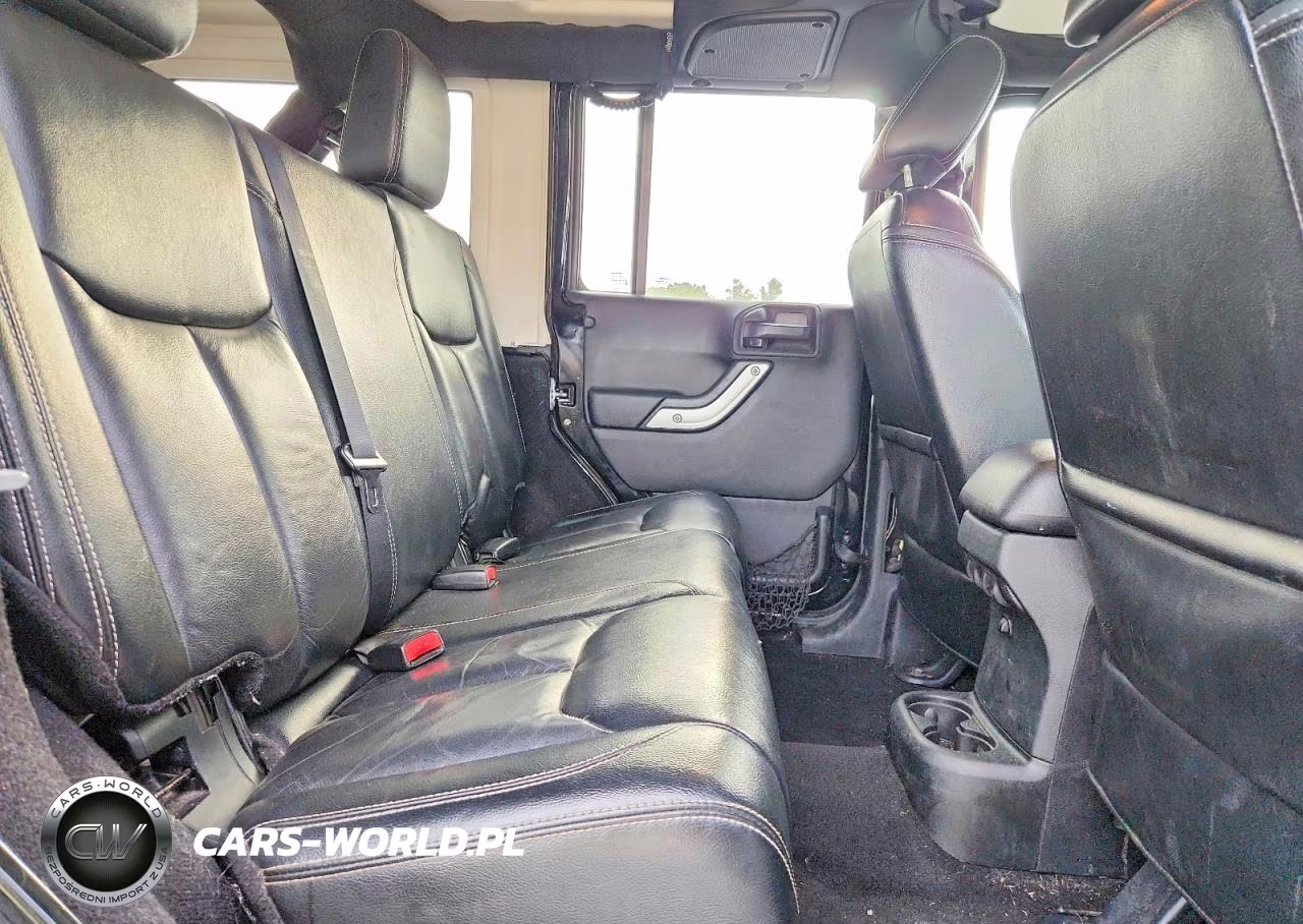 2015 Jeep Wrangler Unlimited Sahara VIN:1C4BJWEGXFL536766 - 11