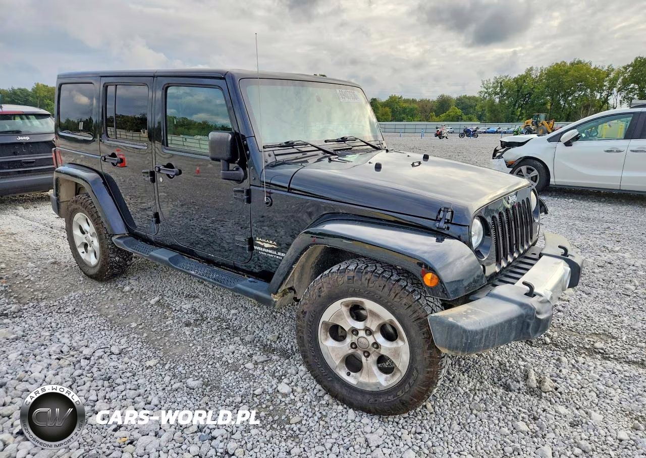 2015 Jeep Wrangler Unlimited Sahara VIN:1C4BJWEGXFL536766 - 4