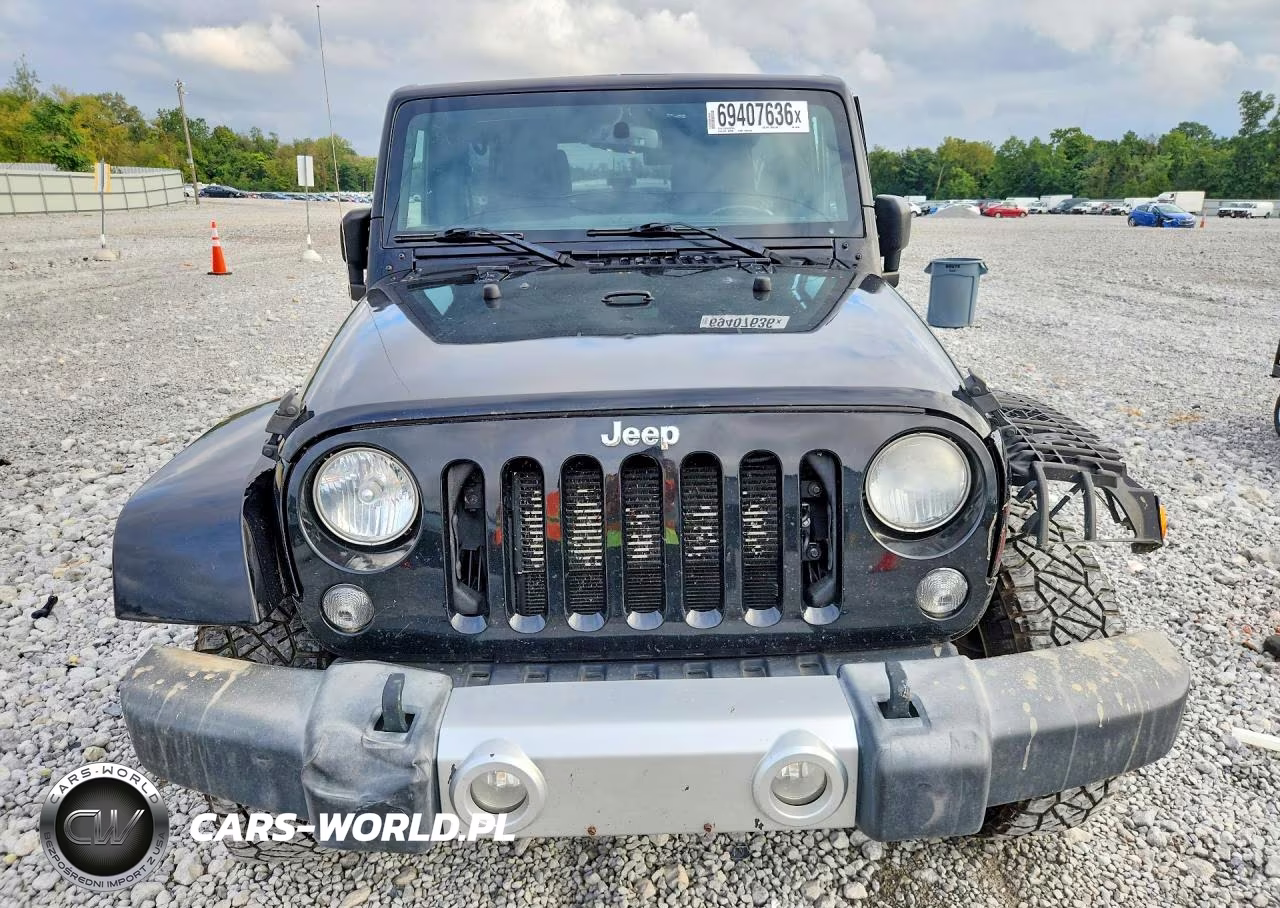 2015 Jeep Wrangler Unlimited Sahara VIN:1C4BJWEGXFL536766 - 5