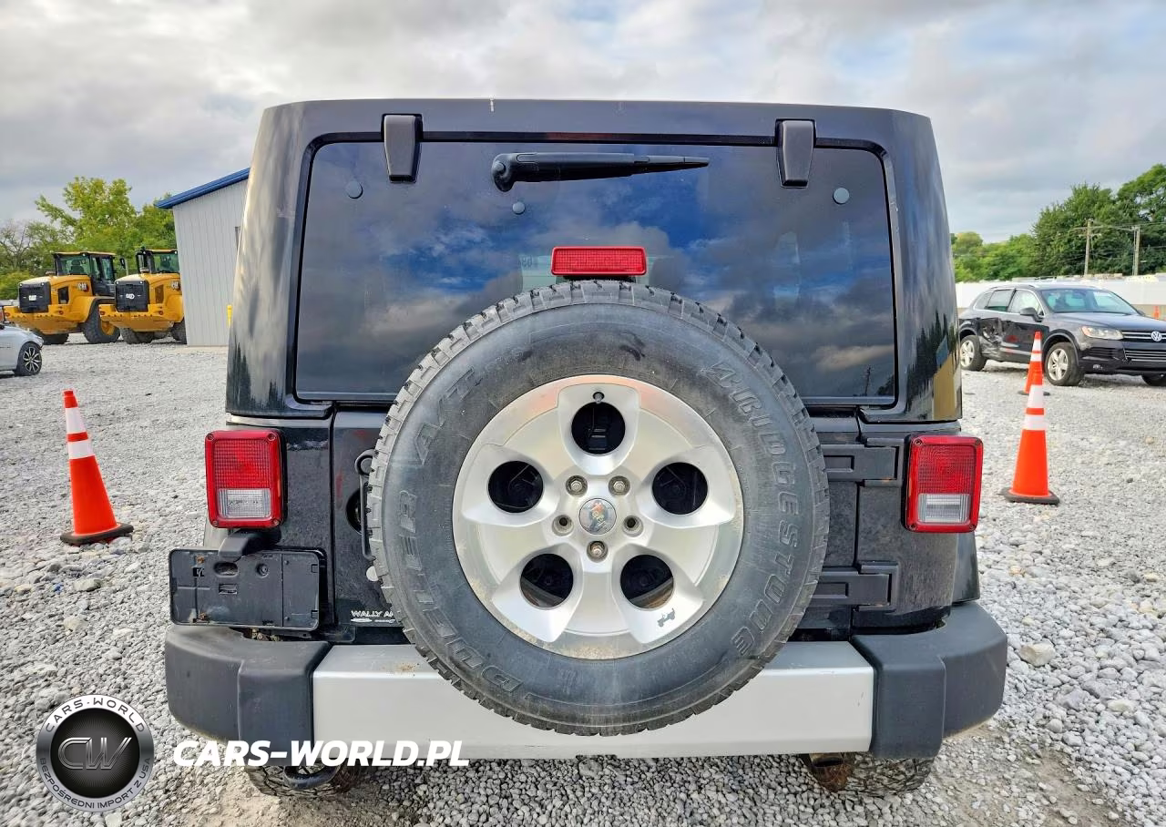 2015 Jeep Wrangler Unlimited Sahara VIN:1C4BJWEGXFL536766 - 6