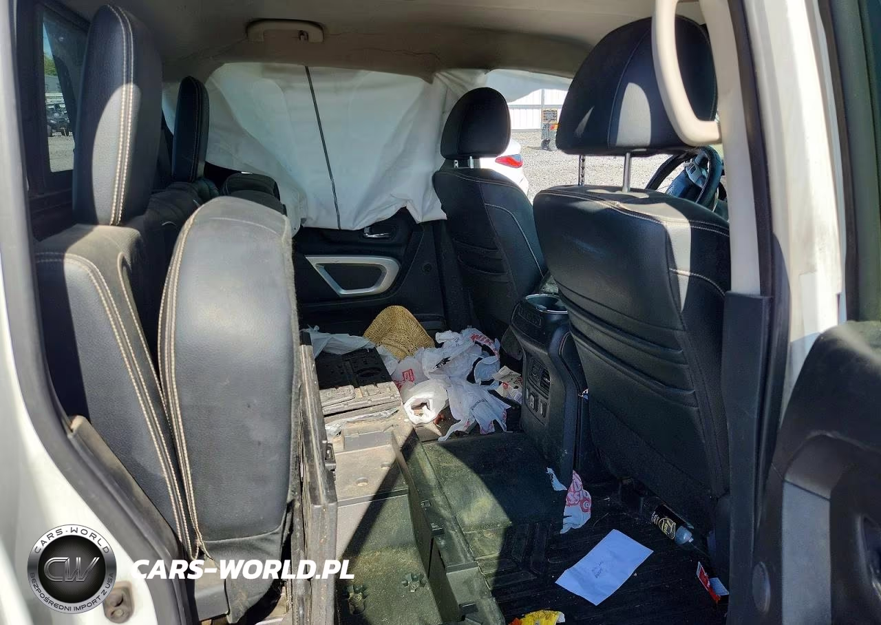 2018 Nissan Titan Pro-4X VIN:1N6AA1E5XJN551761 - 10