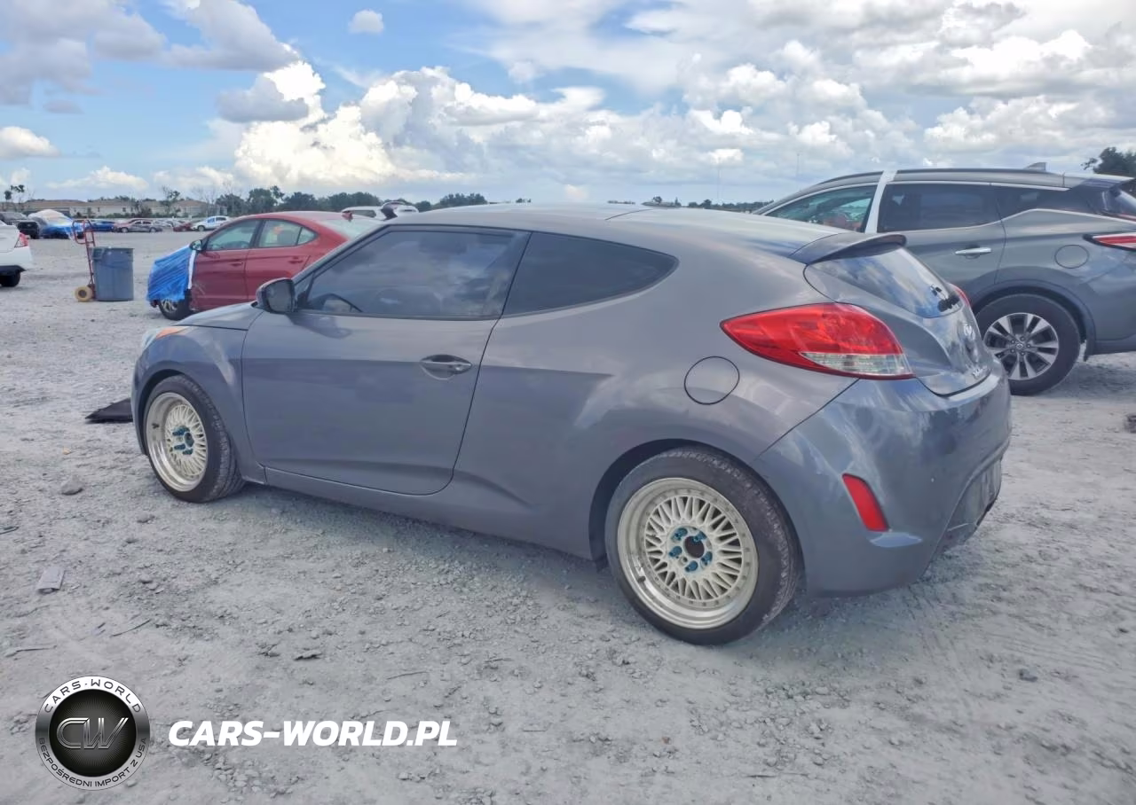2015 Hyundai Veloster VIN:KMHTC6AD7FU232133 - 2
