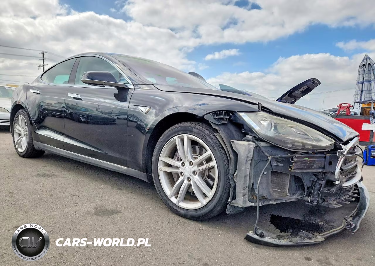 2013 Tesla Model S VIN:5YJSA1CN2DFP28025 - 4