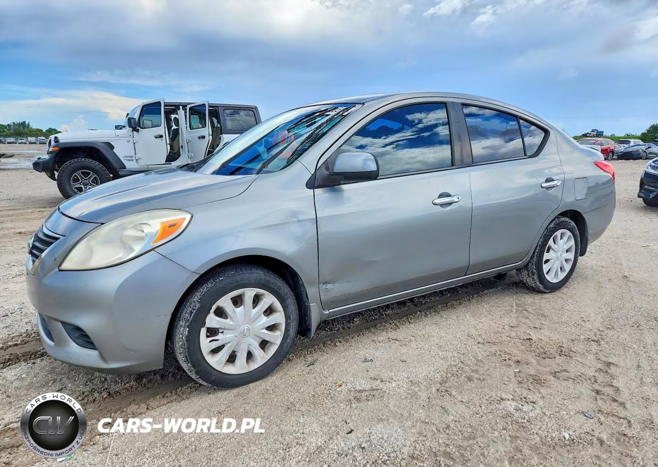 2013 Nissan Versa 1.6 S