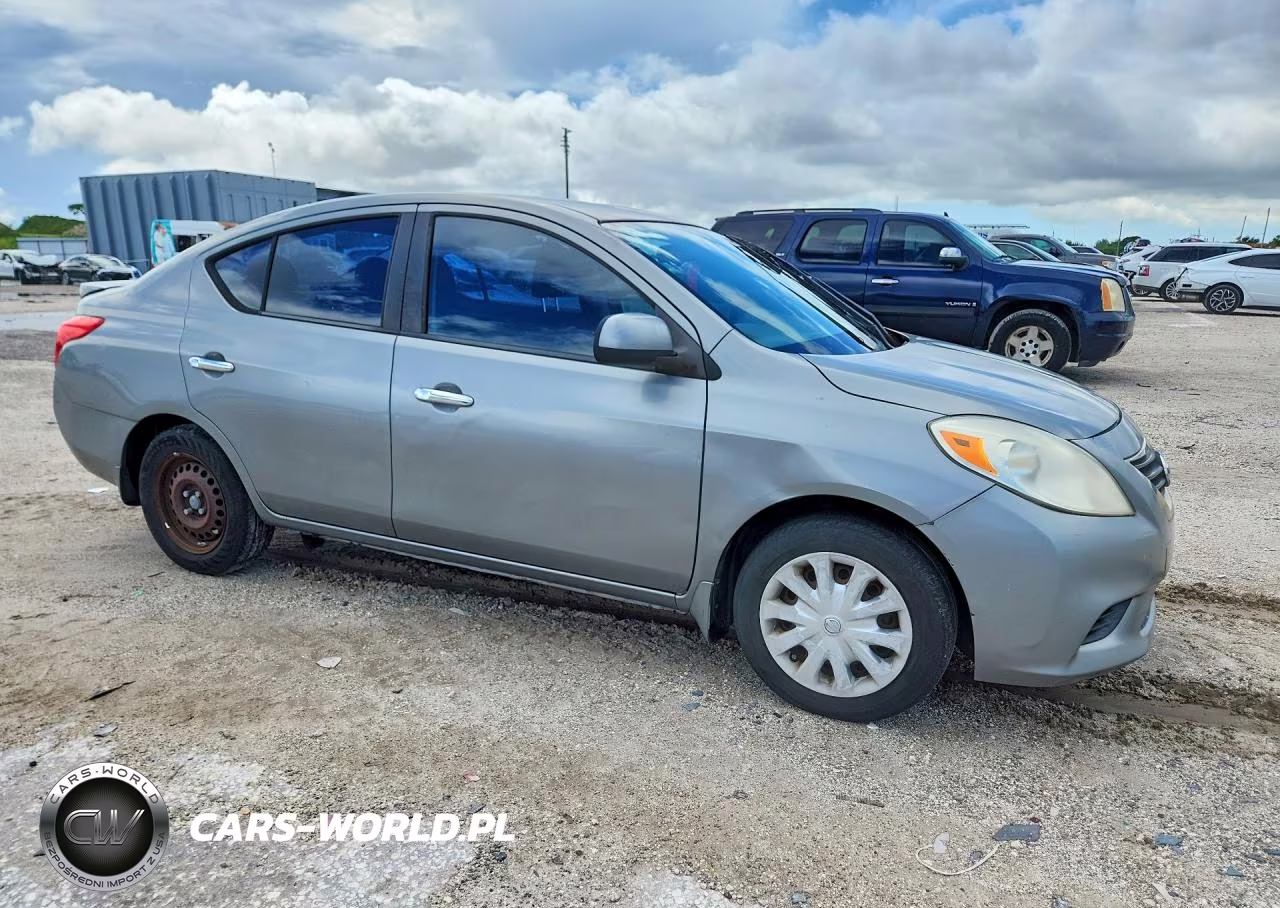 2013 Nissan Versa 1.6 S VIN:3N1CN7AP8DL886177 - 4