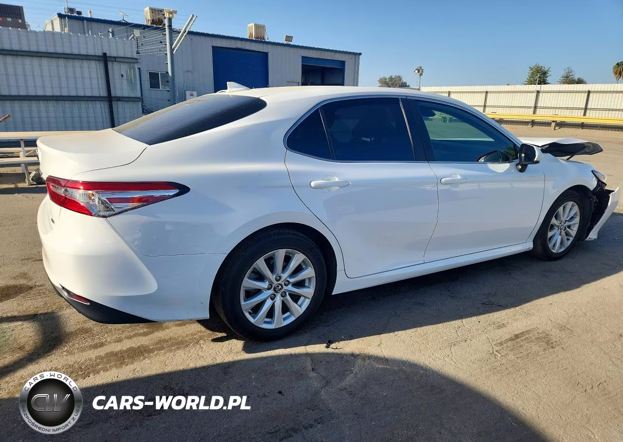 2020 Toyota Camry Le VIN:4T1C11AK5LU922790 - 3
