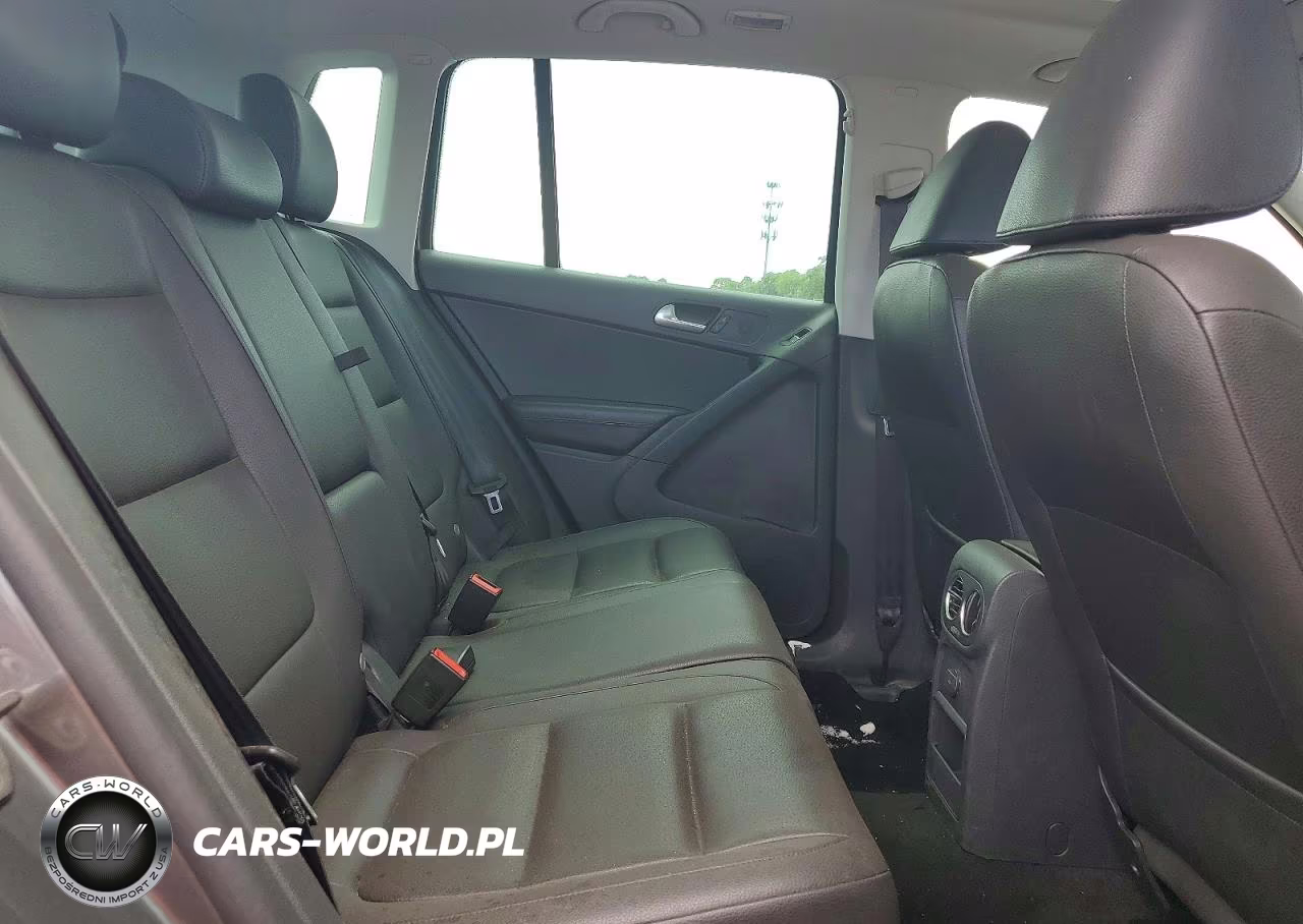 2016 Volkswagen Tiguan S VIN:WVGBV7AXXGW570864 - 11