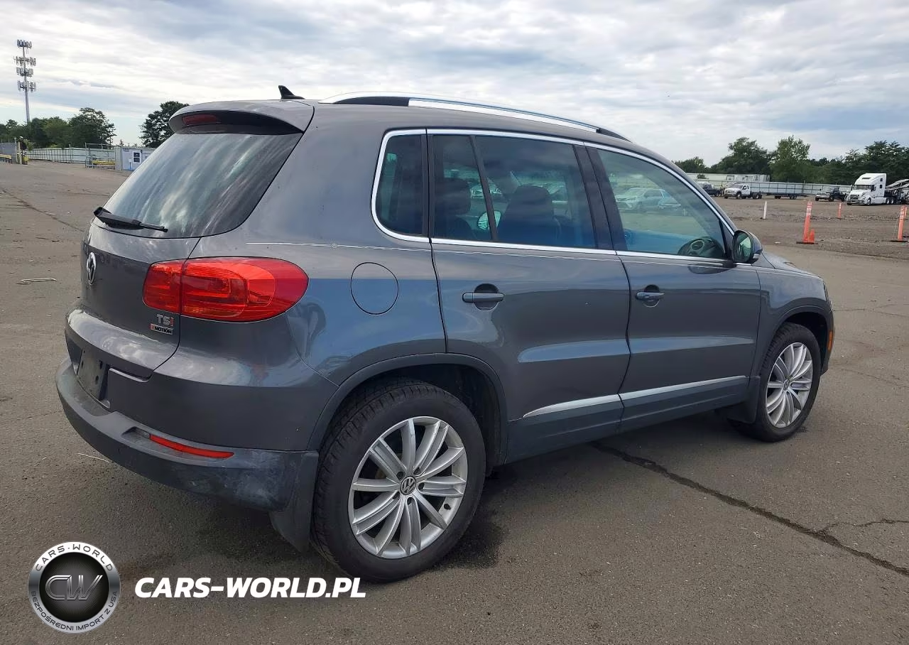 2016 Volkswagen Tiguan S VIN:WVGBV7AXXGW570864 - 3