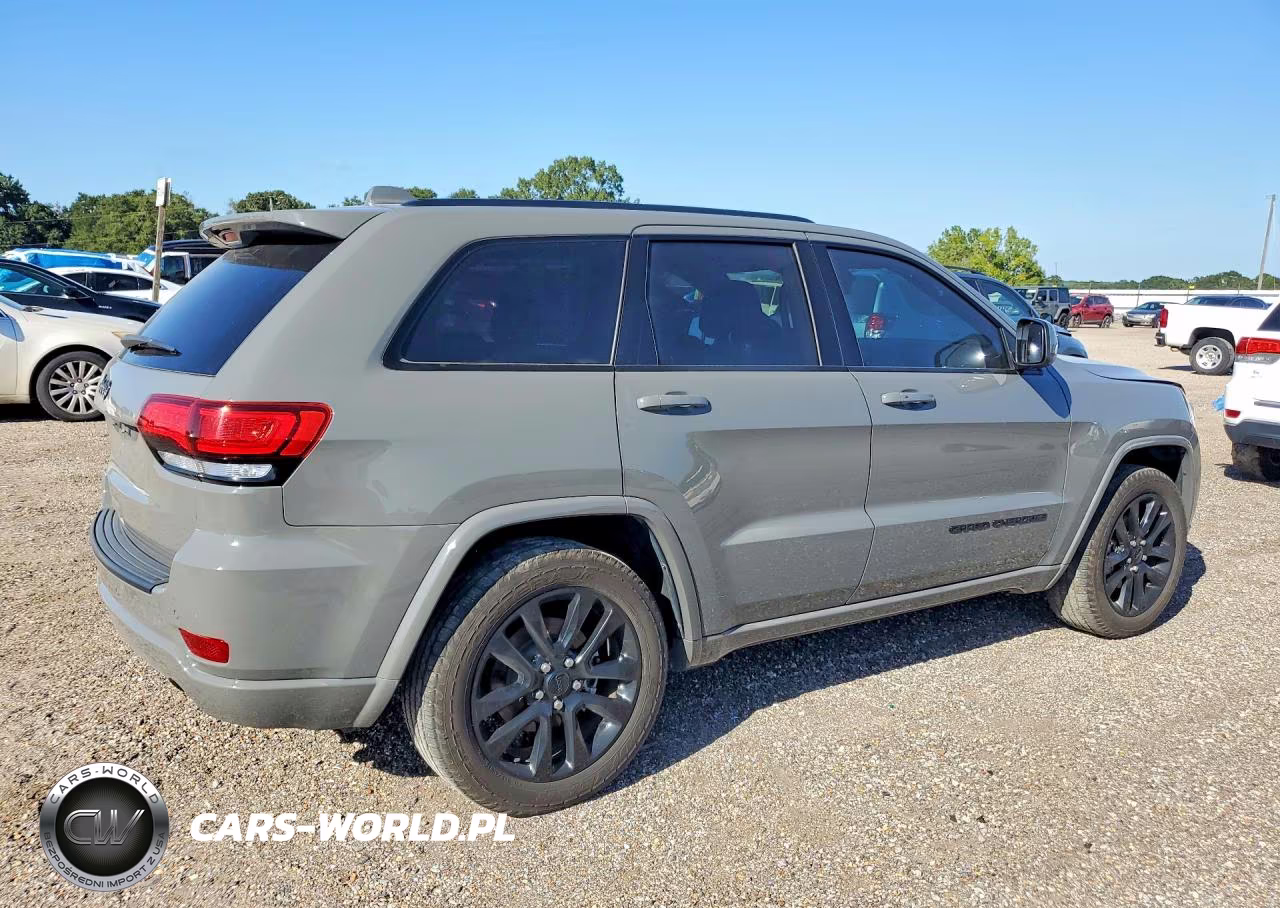 2019 Jeep Grand Cherokee Laredo VIN:1C4RJEAG0KC798692 - 3