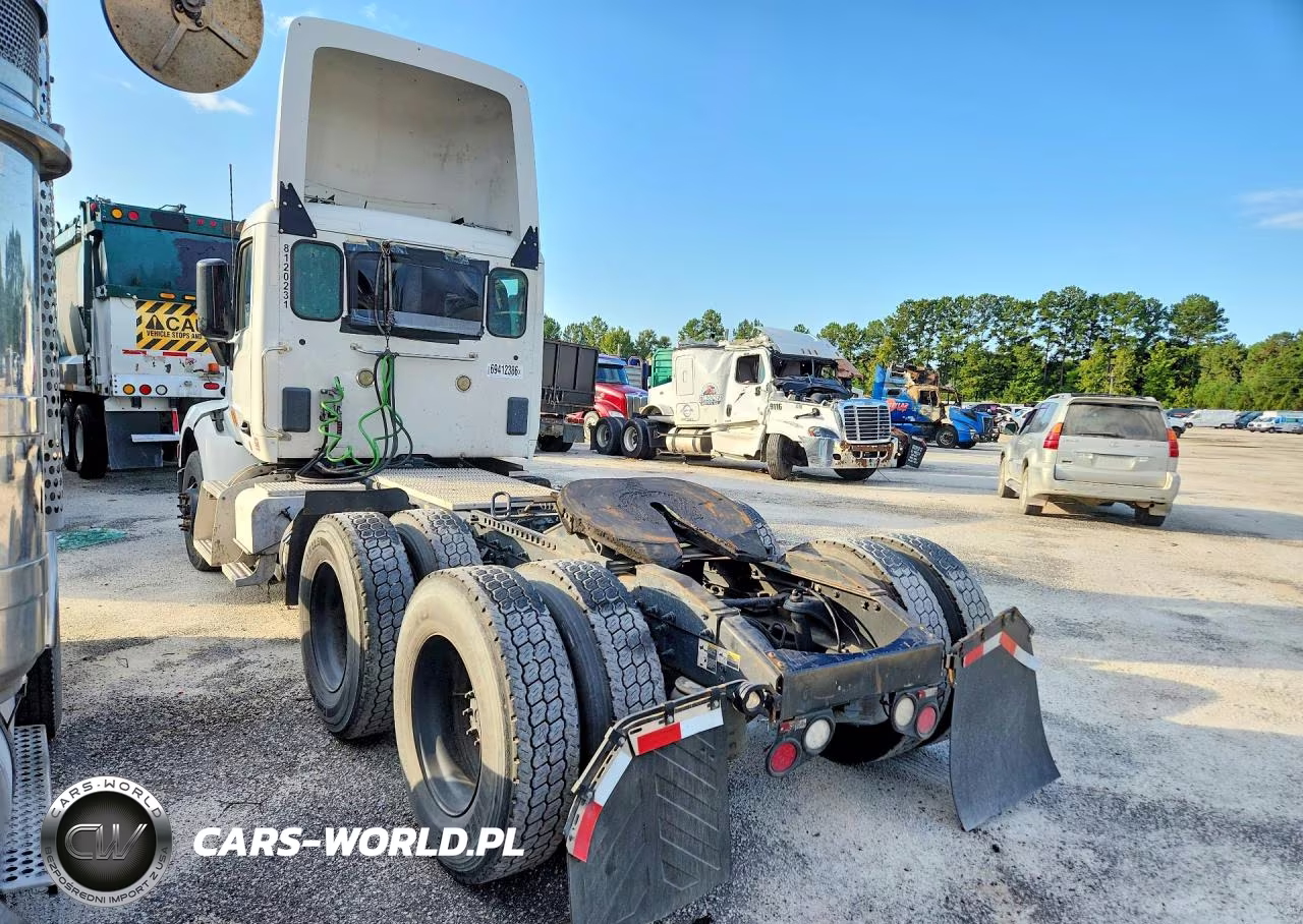 2020 Peterbilt 579 Semi Truck VIN:1XPBDP9X1LD687779 - 2