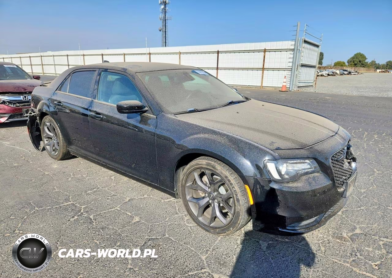 2020 Chrysler 300 Touring VIN:2C3CCAAGXLH212687 - 4