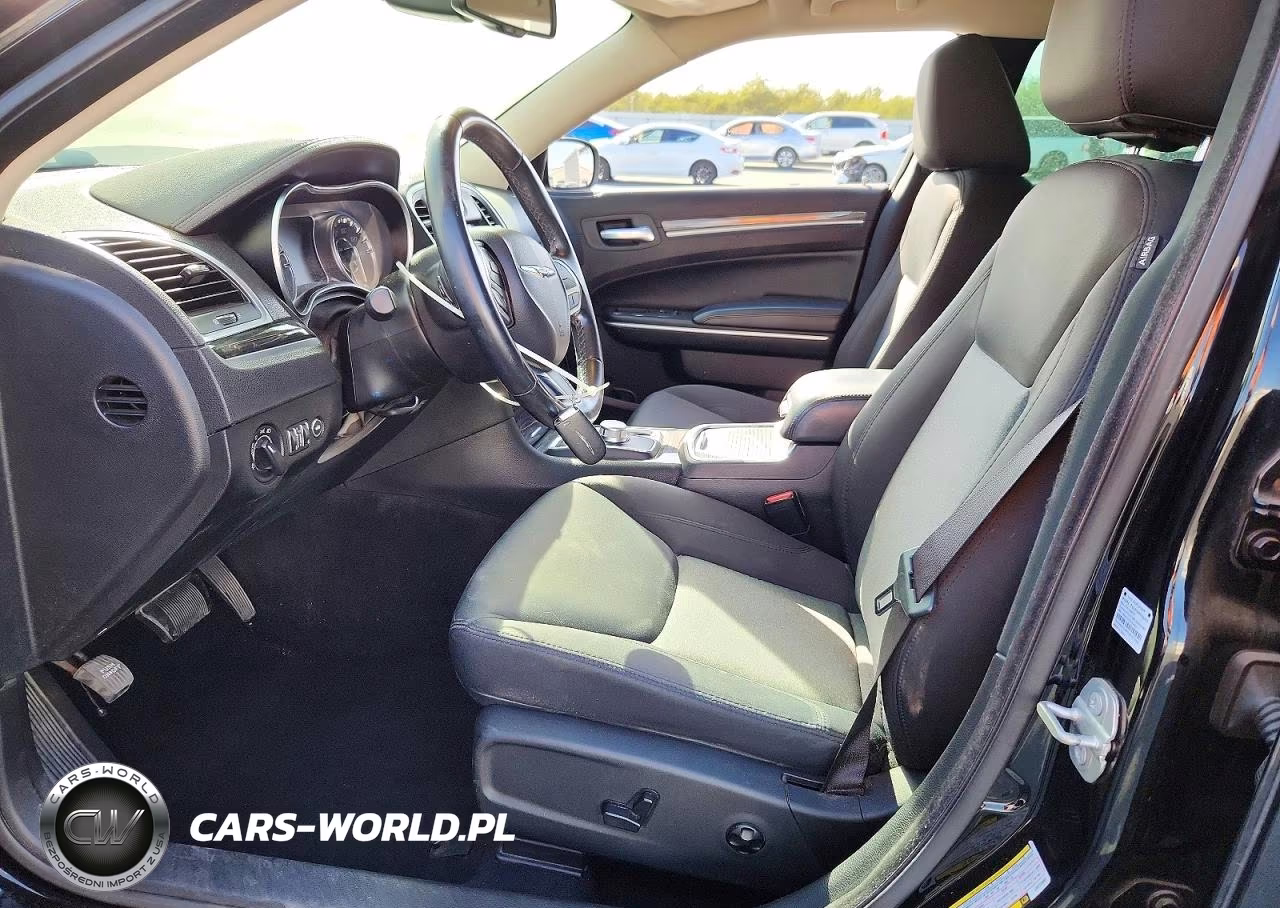 2020 Chrysler 300 Touring VIN:2C3CCAAGXLH212687 - 7