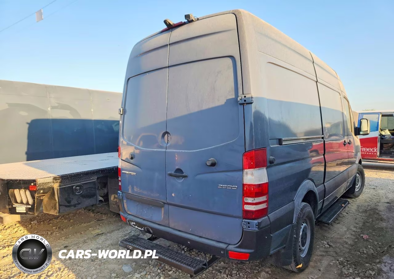 2018 Mercedes-Benz Sprinter 2500 VIN:WD3PE7CD9JP633803 - 3