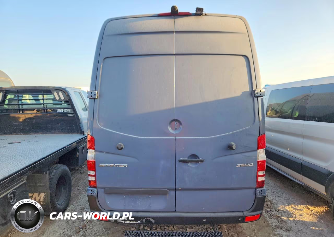 2018 Mercedes-Benz Sprinter 2500 VIN:WD3PE7CD9JP633803 - 6