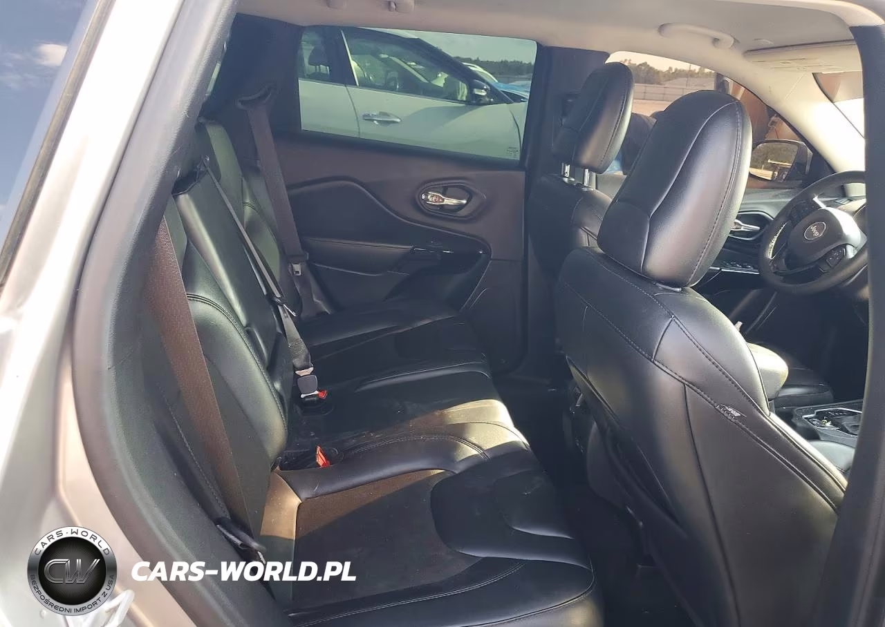 2021 Jeep Cherokee Latitude Plus VIN:1C4PJLLB8MD208653 - 10