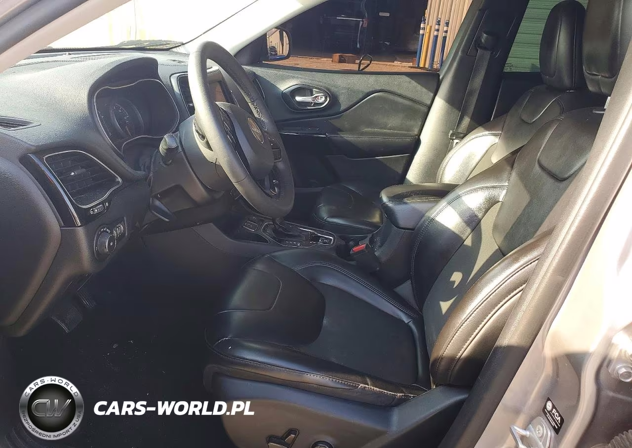 2021 Jeep Cherokee Latitude Plus VIN:1C4PJLLB8MD208653 - 7