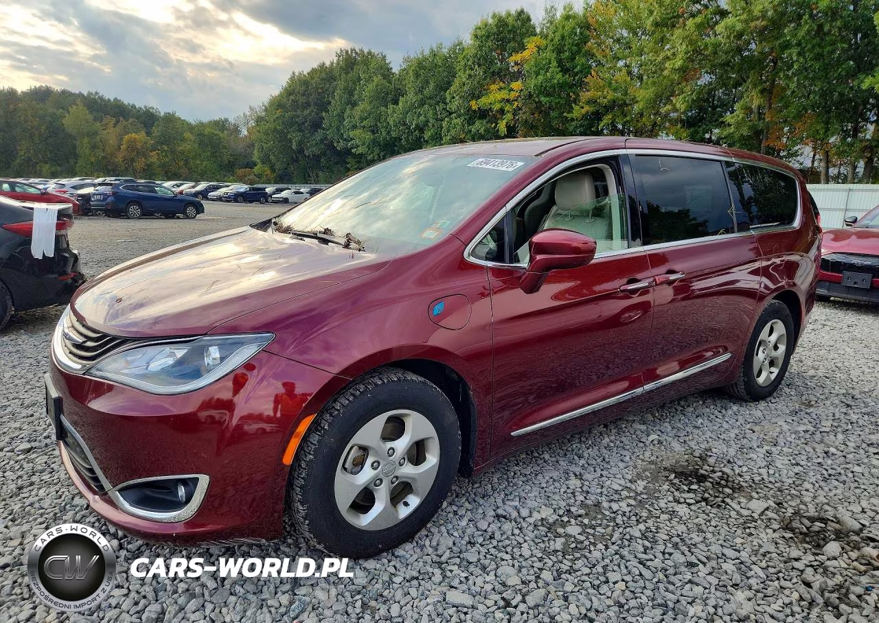 2018 Chrysler Pacifica Hybrid Touring L VIN:2C4RC1L73JR157669 - 1
