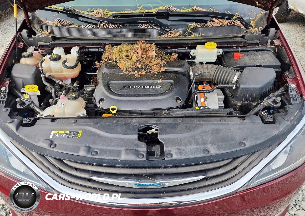 2018 Chrysler Pacifica Hybrid Touring L VIN:2C4RC1L73JR157669 - 12