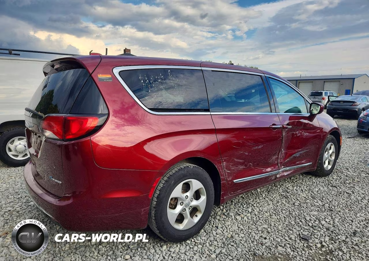 2018 Chrysler Pacifica Hybrid Touring L VIN:2C4RC1L73JR157669 - 3