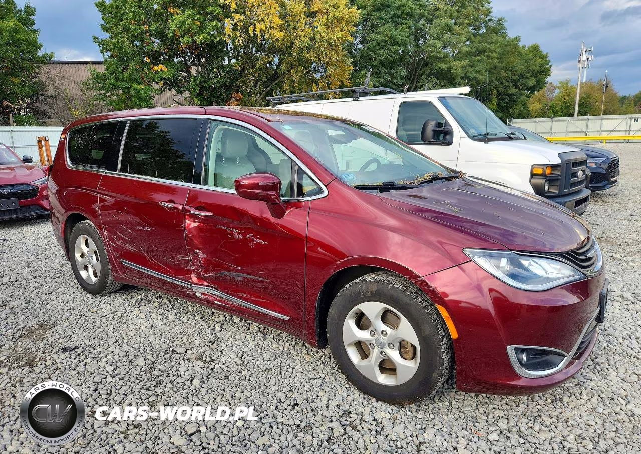 2018 Chrysler Pacifica Hybrid Touring L VIN:2C4RC1L73JR157669 - 4