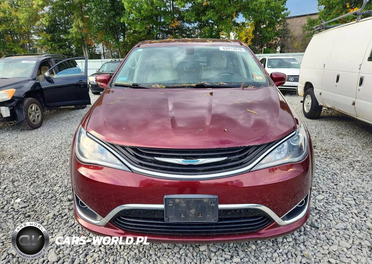 2018 Chrysler Pacifica Hybrid Touring L VIN:2C4RC1L73JR157669 - 5