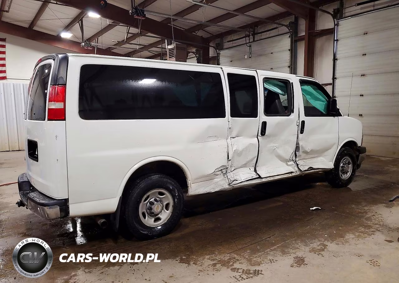 2017 Chevrolet Express G3500 Lt VIN:1GAZGPFGXH1216940 - 3