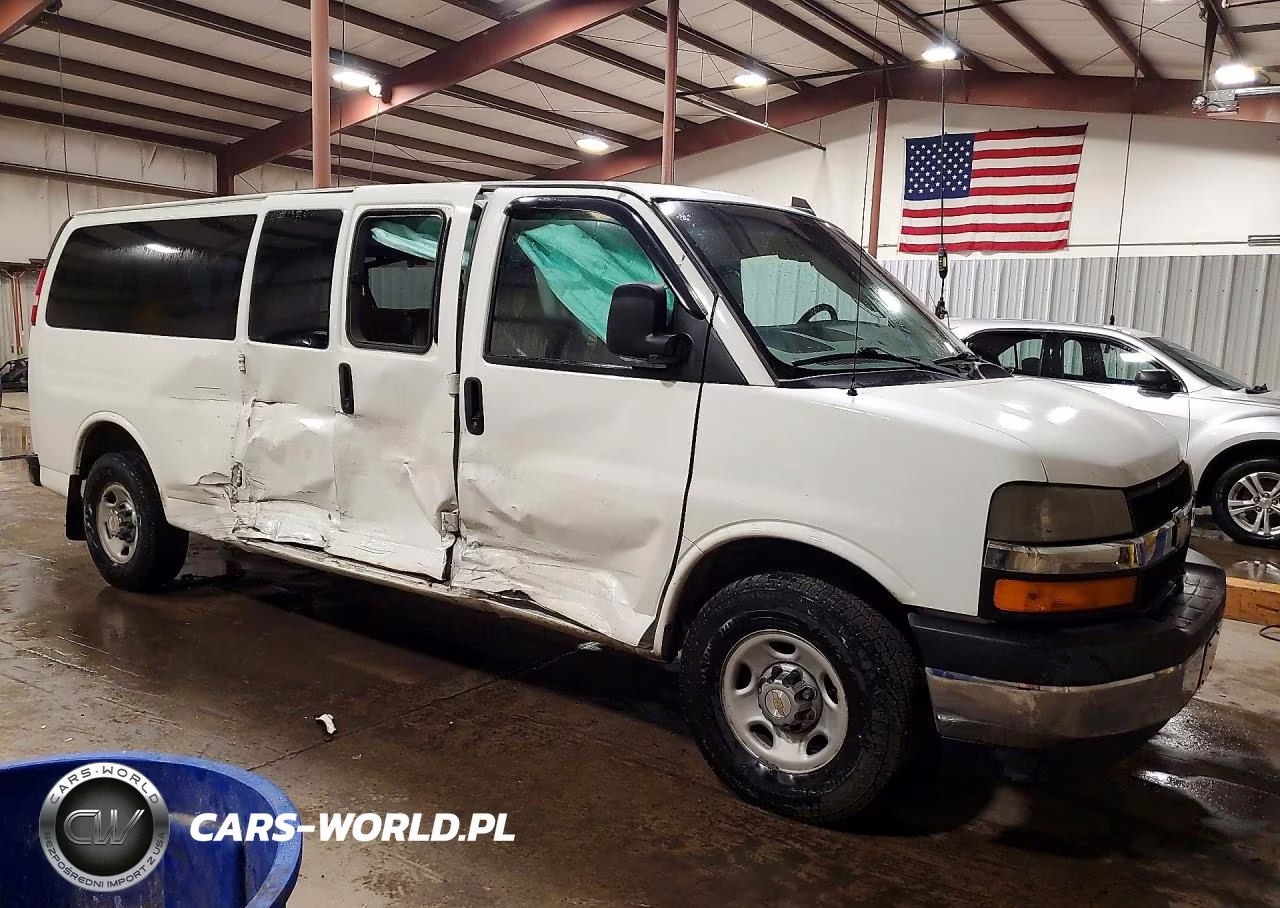 2017 Chevrolet Express G3500 Lt VIN:1GAZGPFGXH1216940 - 4