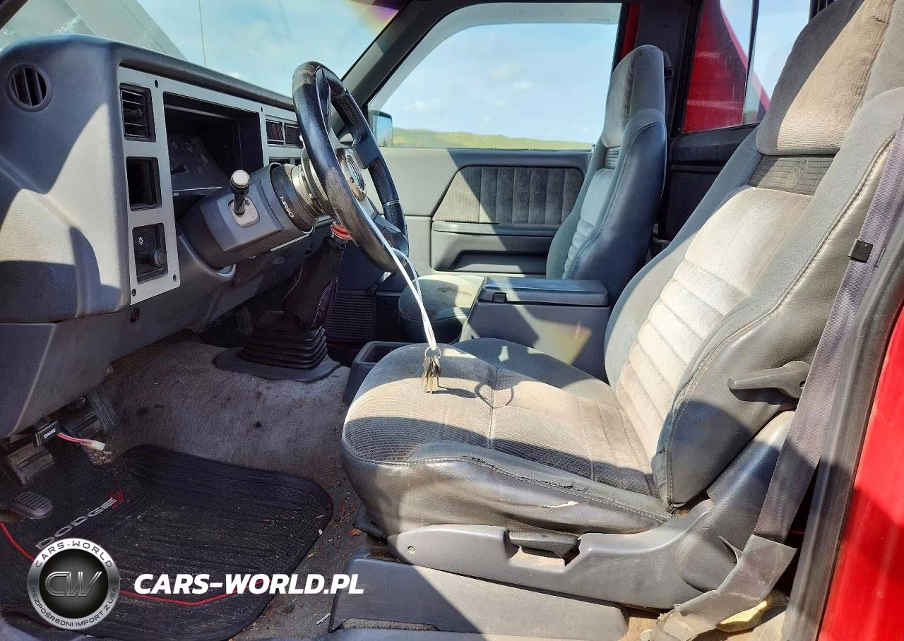 1990 Dodge Dakota Sport VIN:1B7FL66X2LS624318 - 7