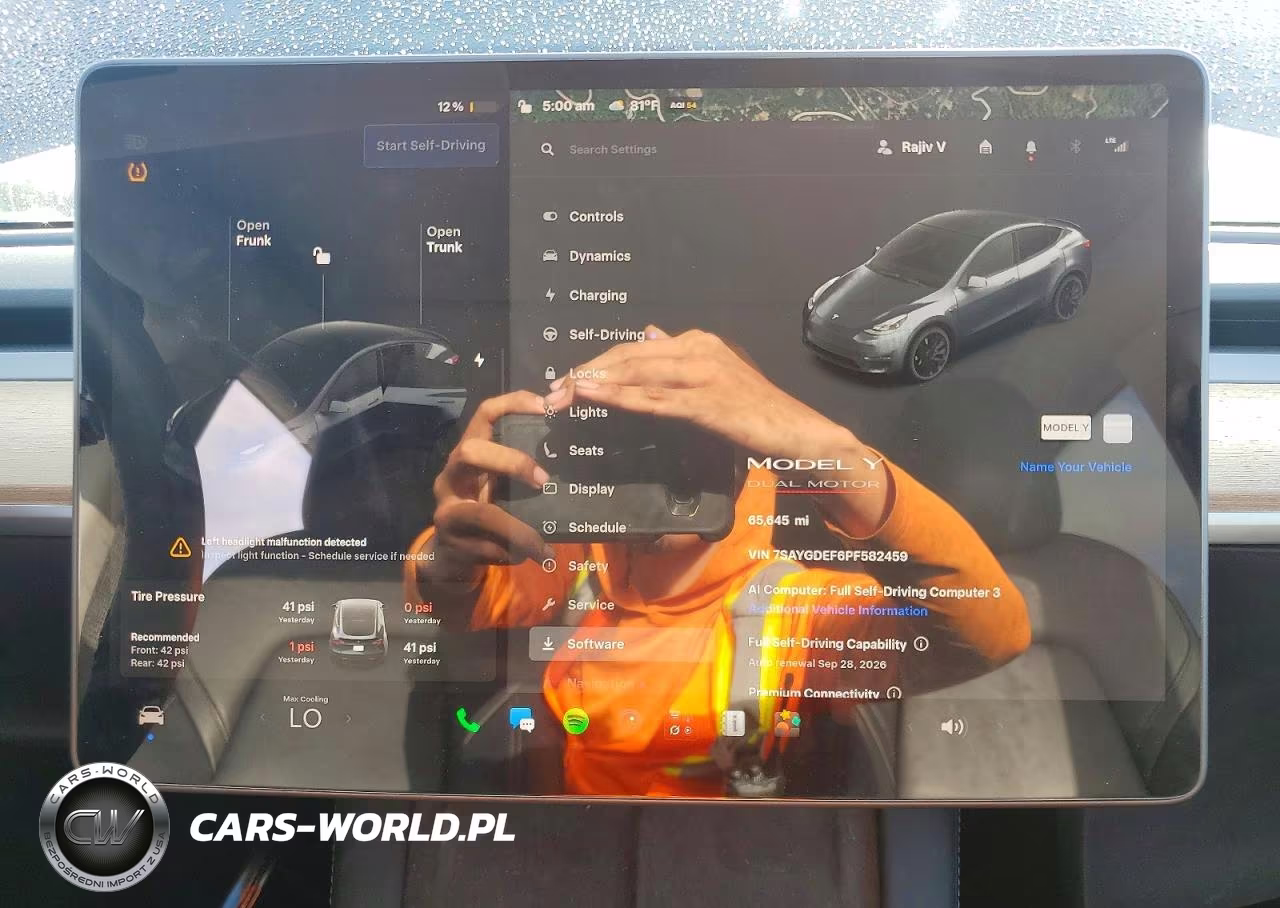 2023 Tesla Model Y VIN:7SAYGDEF6PF582459 - 9