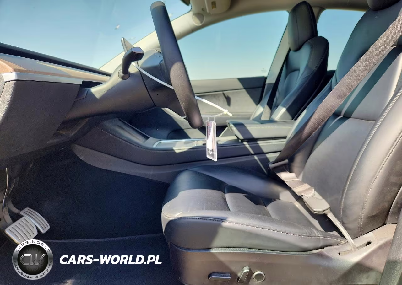 2022 Tesla Model Y VIN:7SAYGDEF7NF410230 - 7