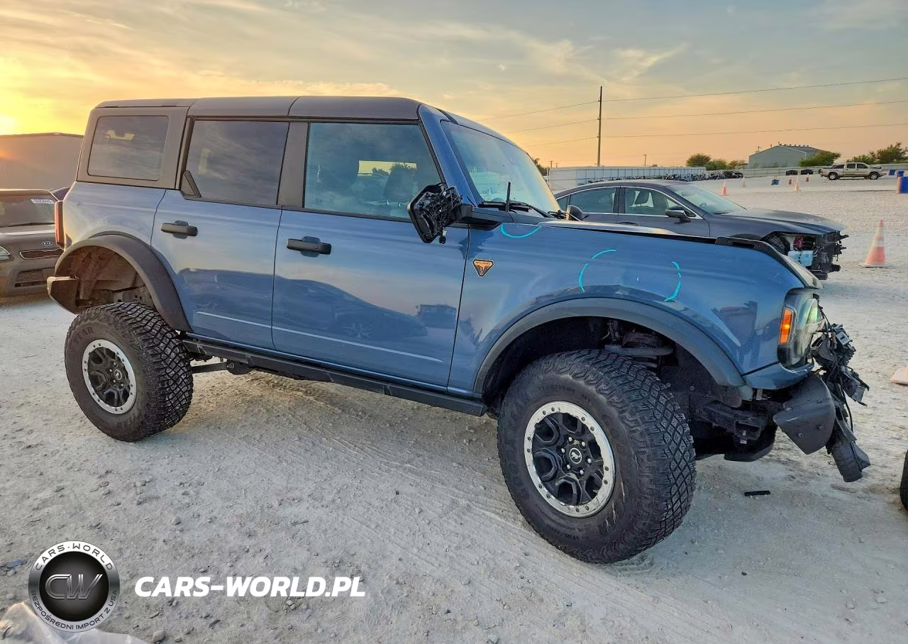 2023 Ford Bronco Base VIN:1FMEE5DP2PLB32998 - 4