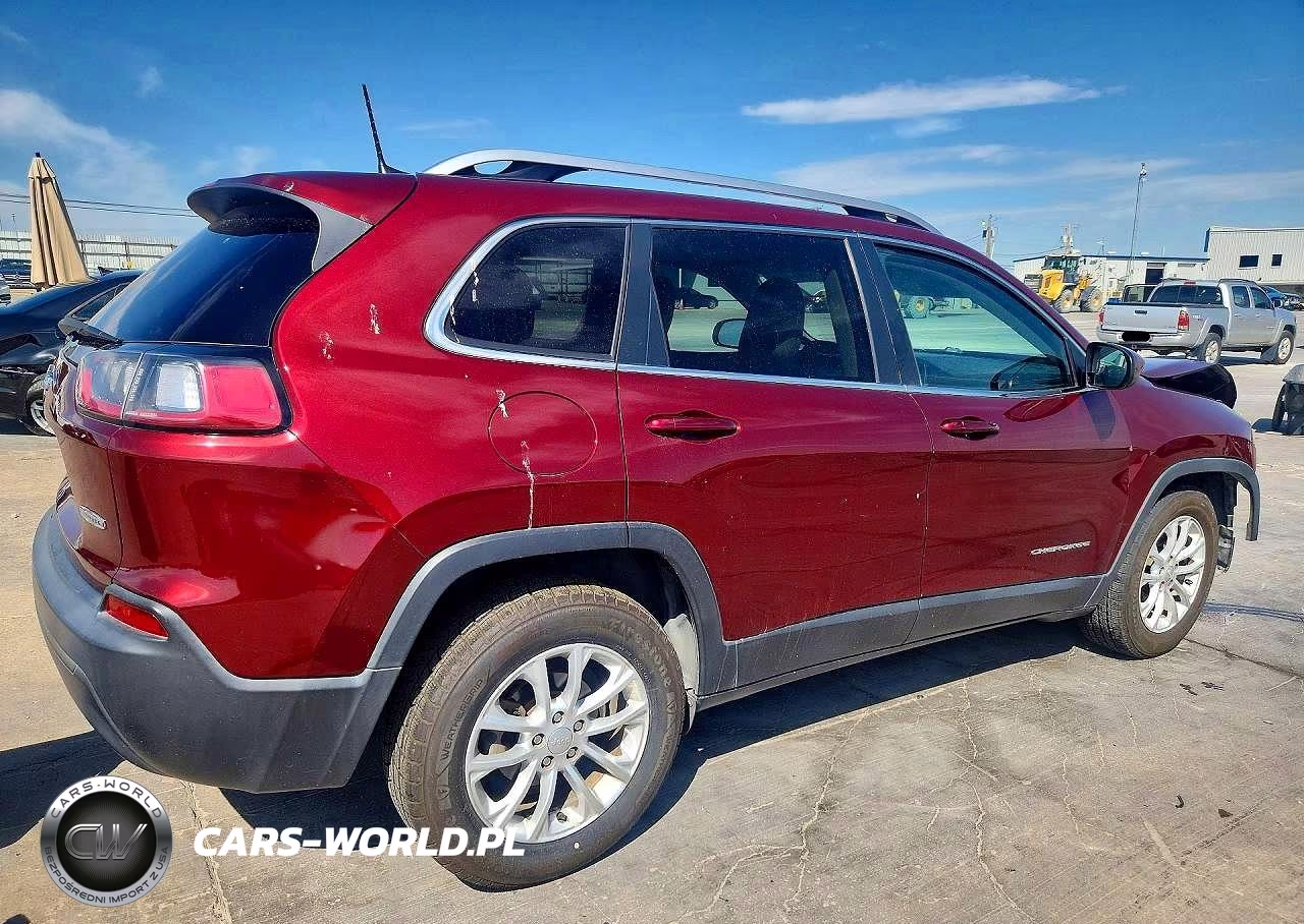 2019 Jeep Cherokee Latitude VIN:1C4PJLCB7KD392416 - 3
