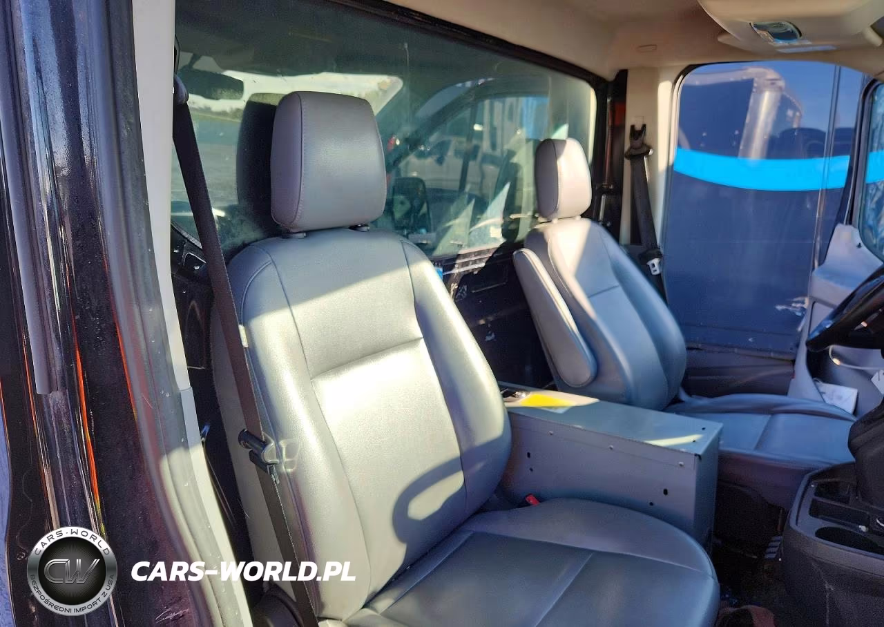 2017 Ford Transit Box Truck VIN:1FDBF9ZM5HKB57780 - 11