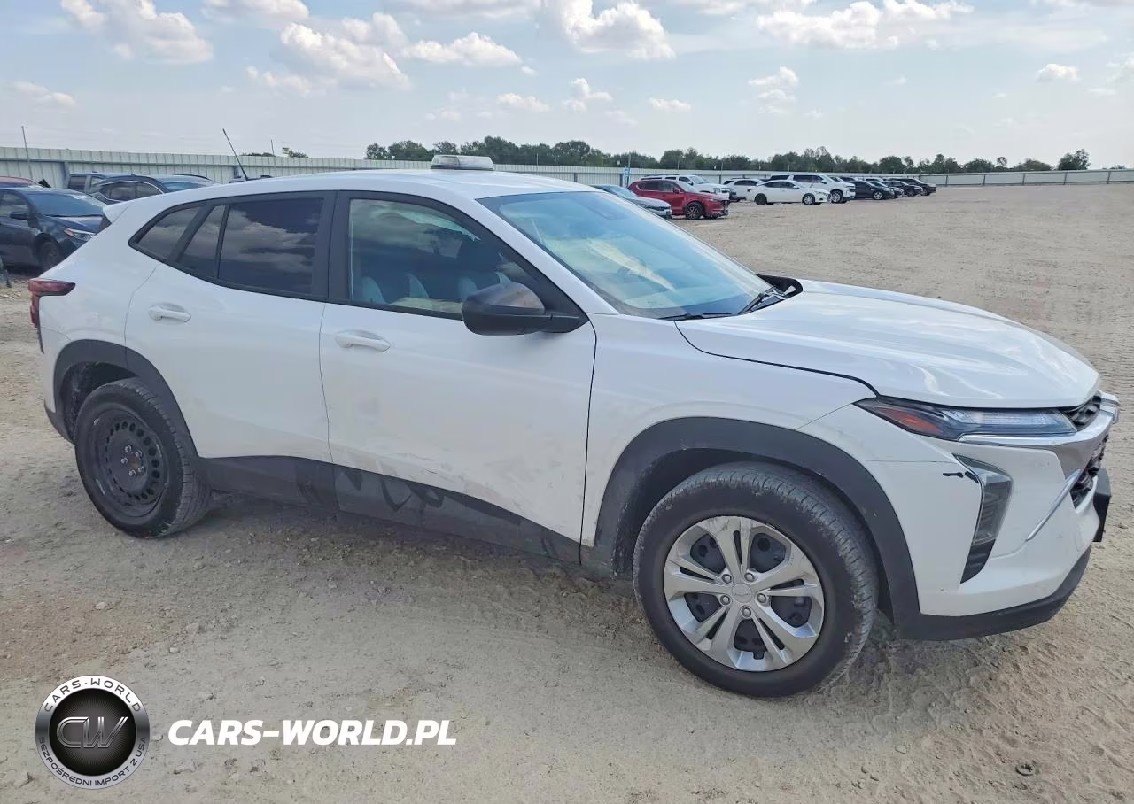 2025 Chevrolet Trax Ls VIN:KL77LFEPXSC199197 - 4