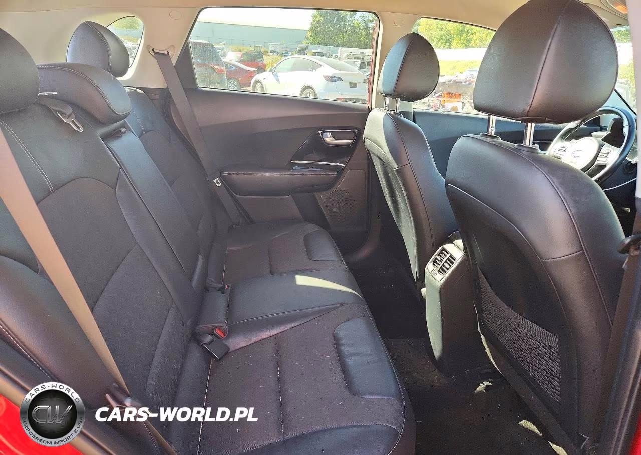 2019 Kia Niro S Touring VIN:KNDCC3LC6K5299379 - 11