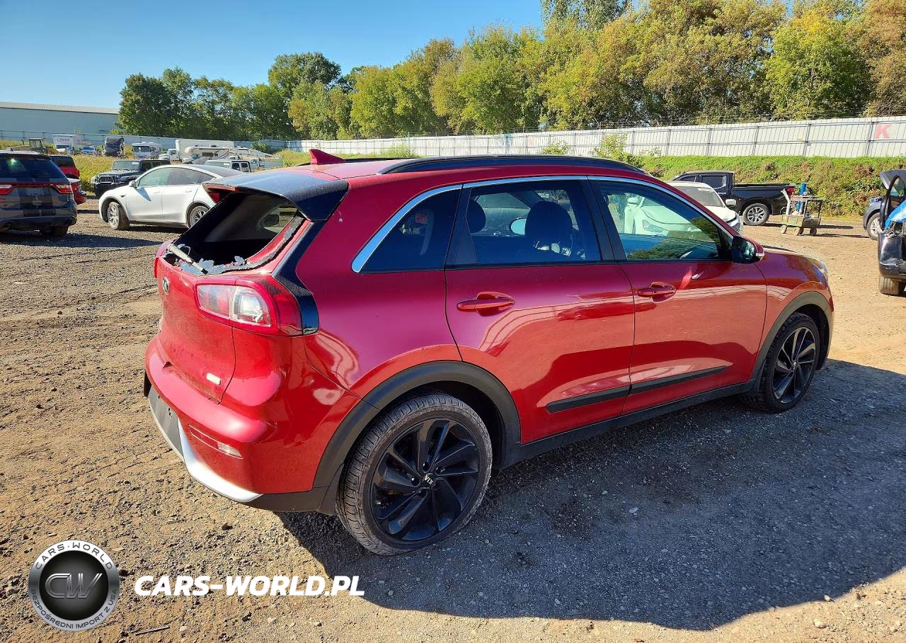 2019 Kia Niro S Touring VIN:KNDCC3LC6K5299379 - 3