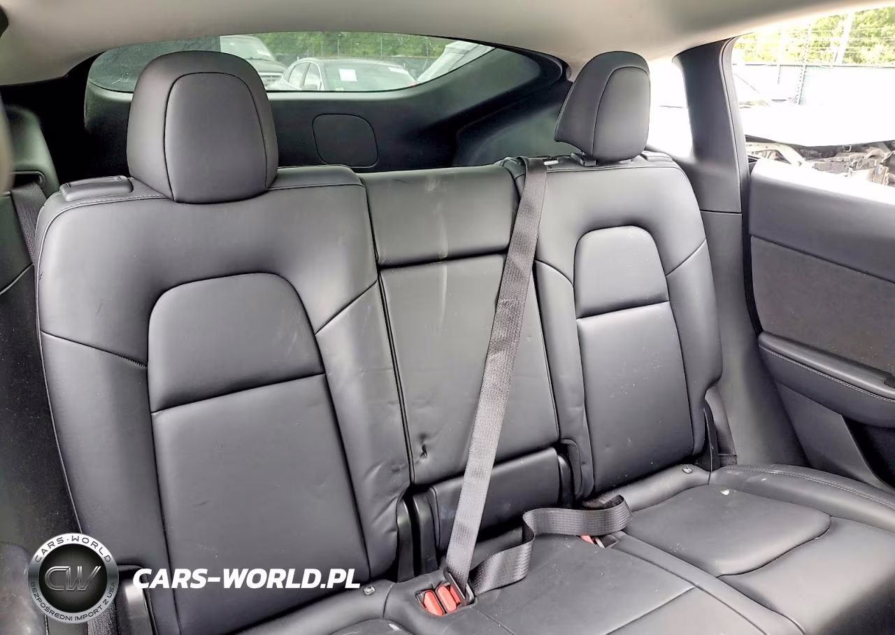 2020 Tesla Model Y VIN:5YJYGDEE2LF032187 - 10