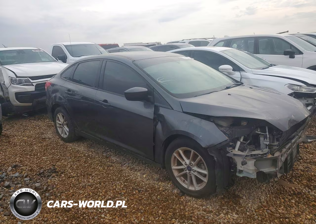 2018 Ford Focus Se VIN:1FADP3FE9JL284803 - 4