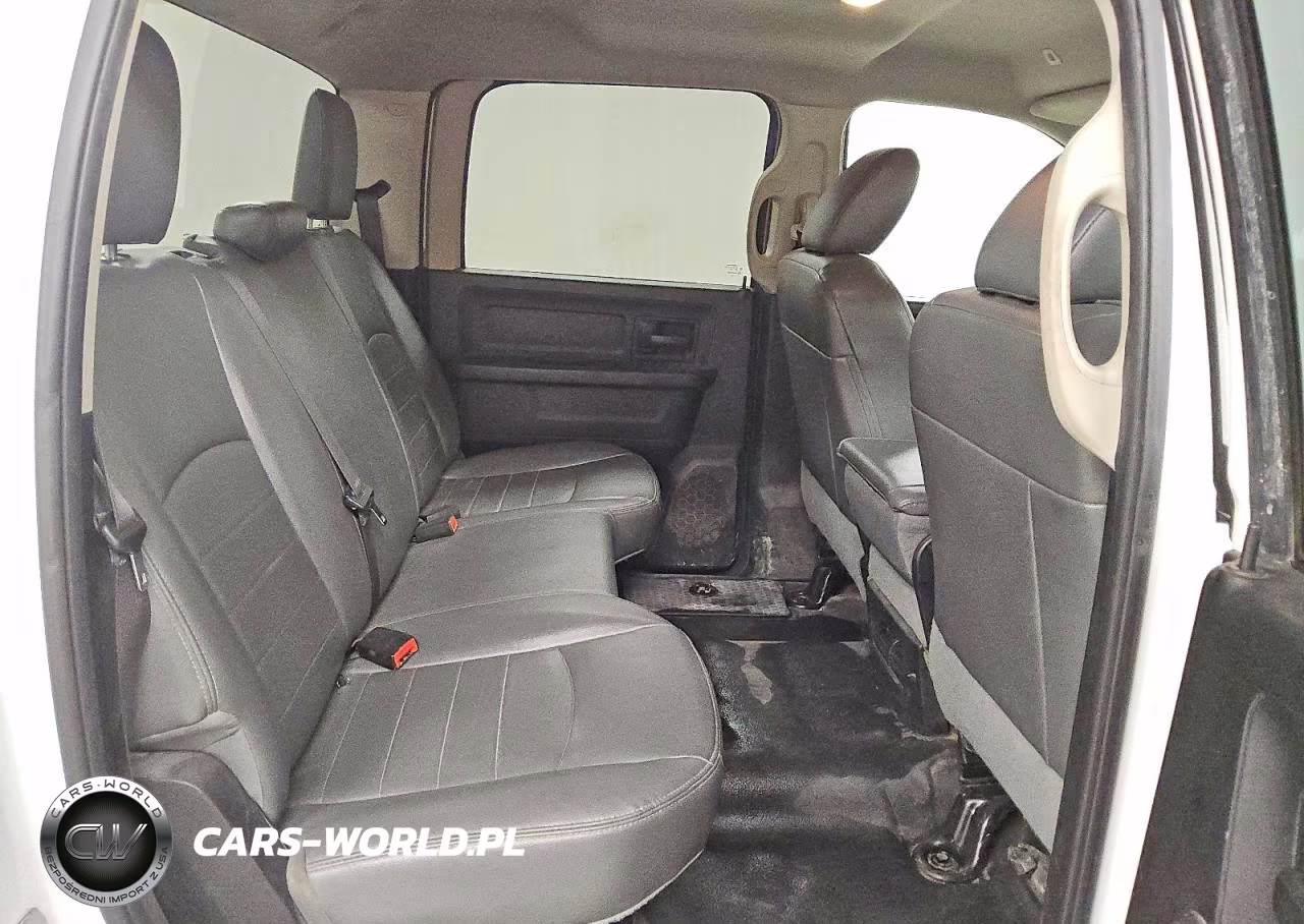 2019 Ram 1500 Classic Tradesman VIN:1C6RR6KTXKS633482 - 10