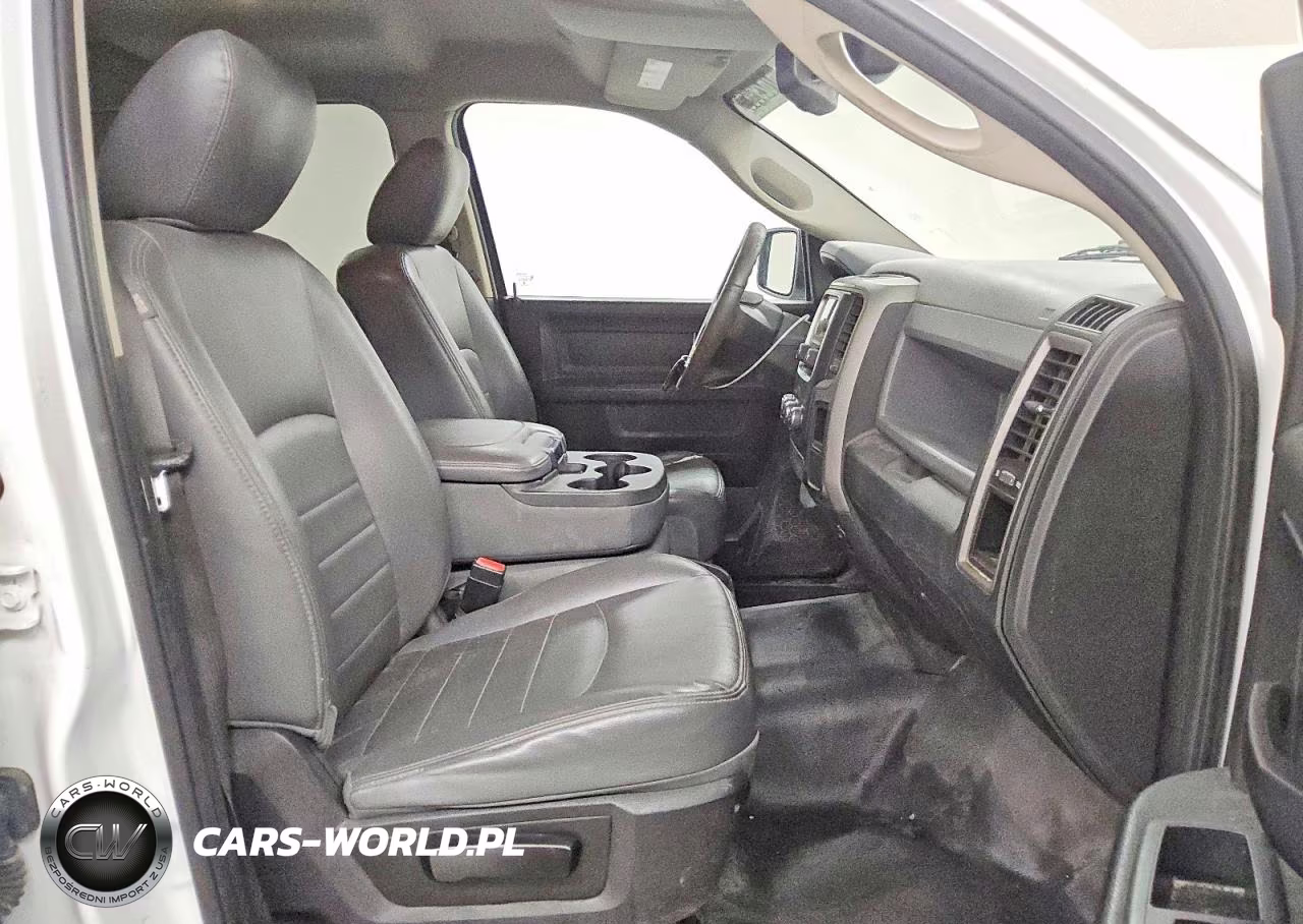 2019 Ram 1500 Classic Tradesman VIN:1C6RR6KTXKS633482 - 13