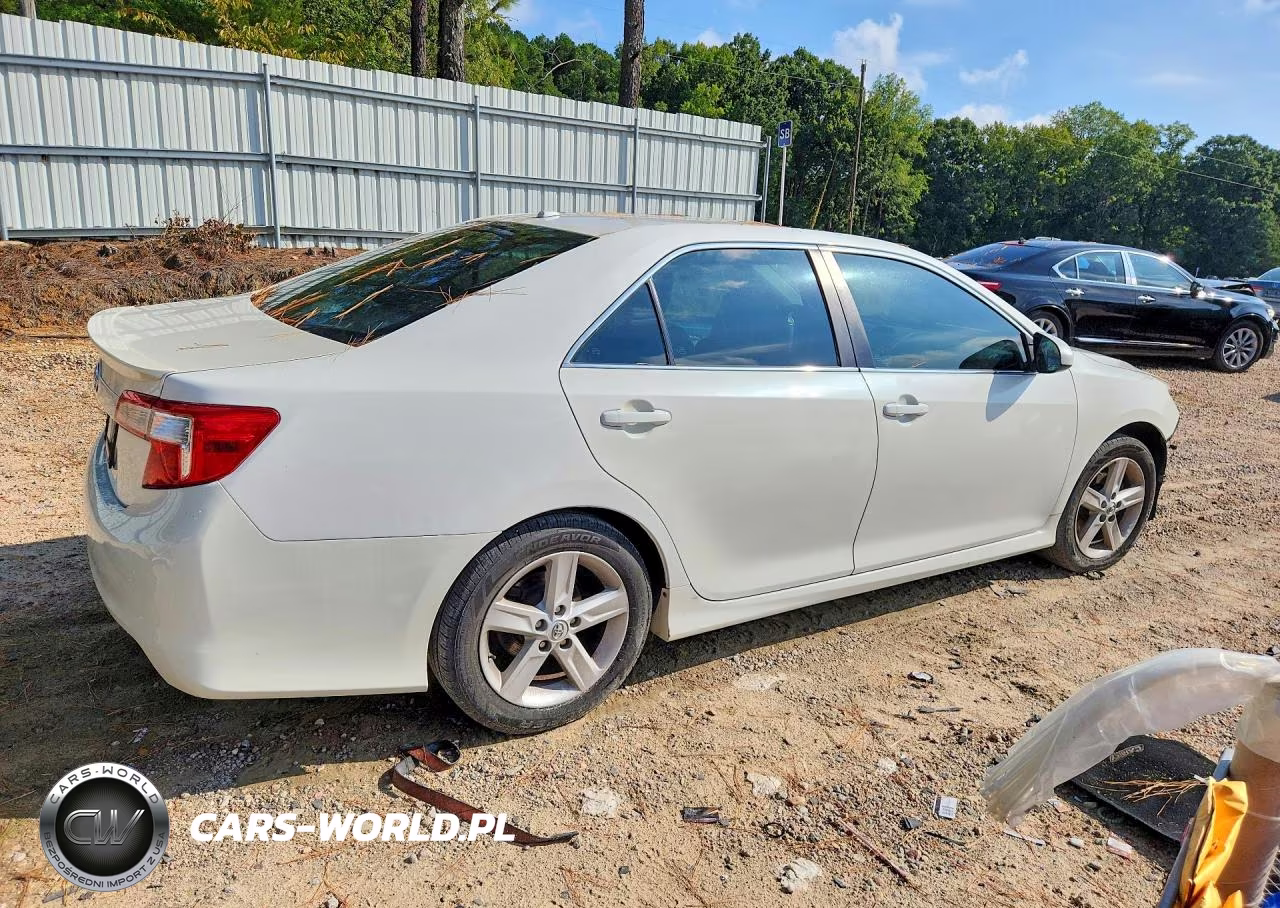 2014 Toyota Camry Se VIN:4T1BF1FK0EU442715 - 3
