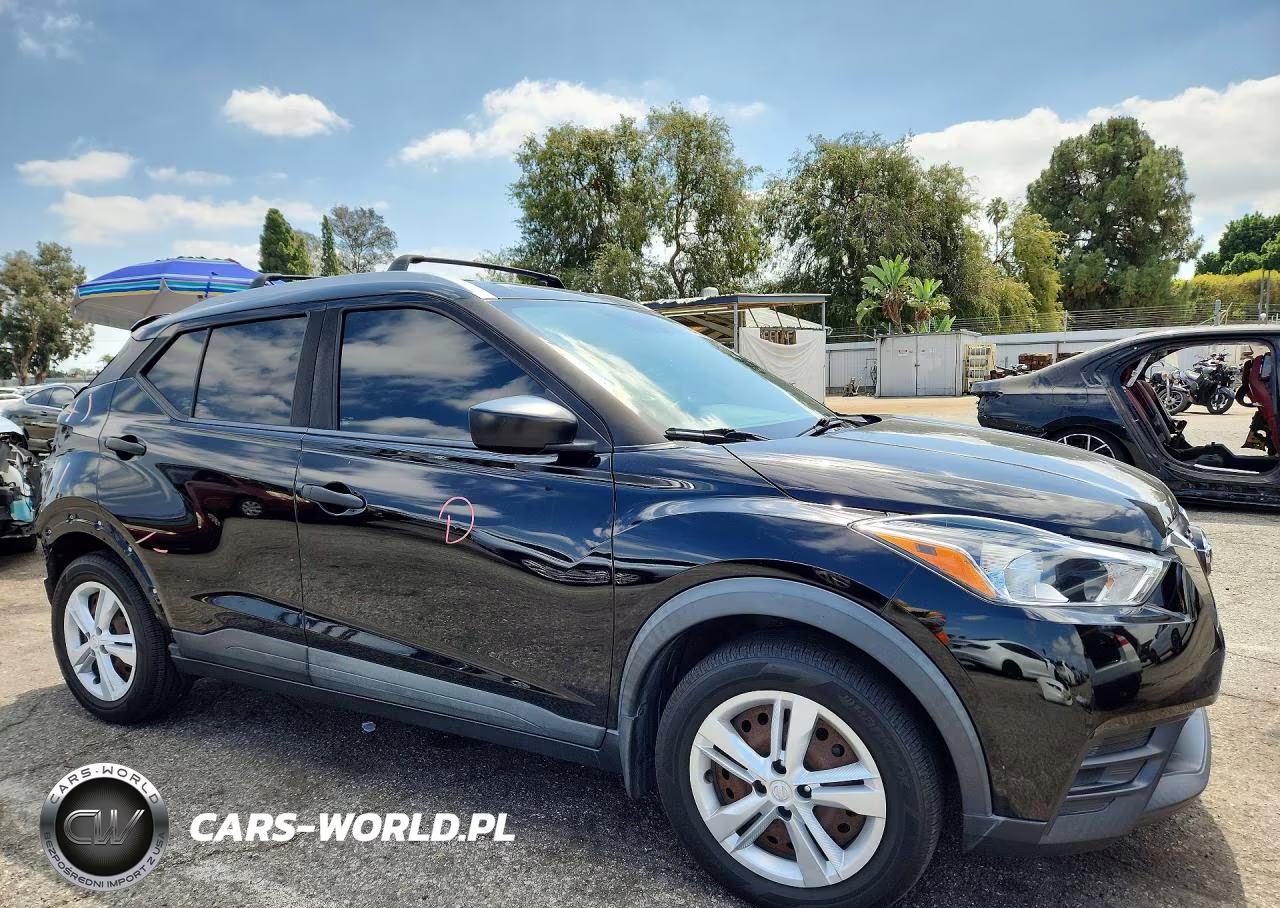 2018 Nissan Kicks S VIN:3N1CP5CUXJL522842 - 4