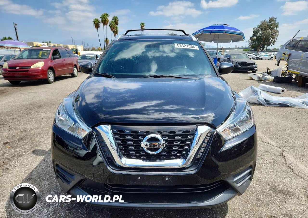 2018 Nissan Kicks S VIN:3N1CP5CUXJL522842 - 5