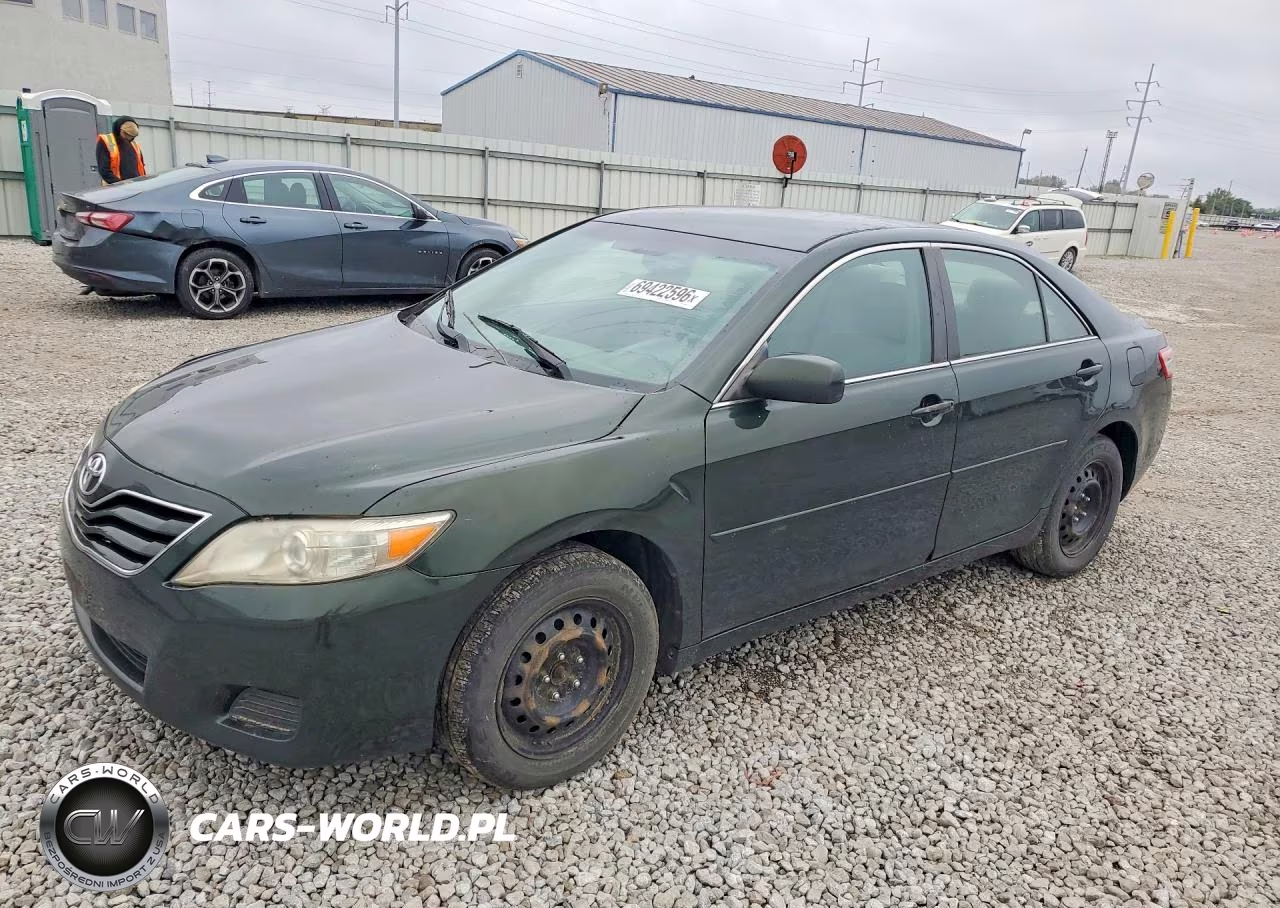 2010 Toyota Camry Le – zdjęcie 1 z 12