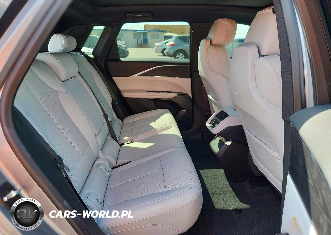 2024 Cadillac Lyriq Luxury VIN:1GYKPPRK3RZ102932 - 11