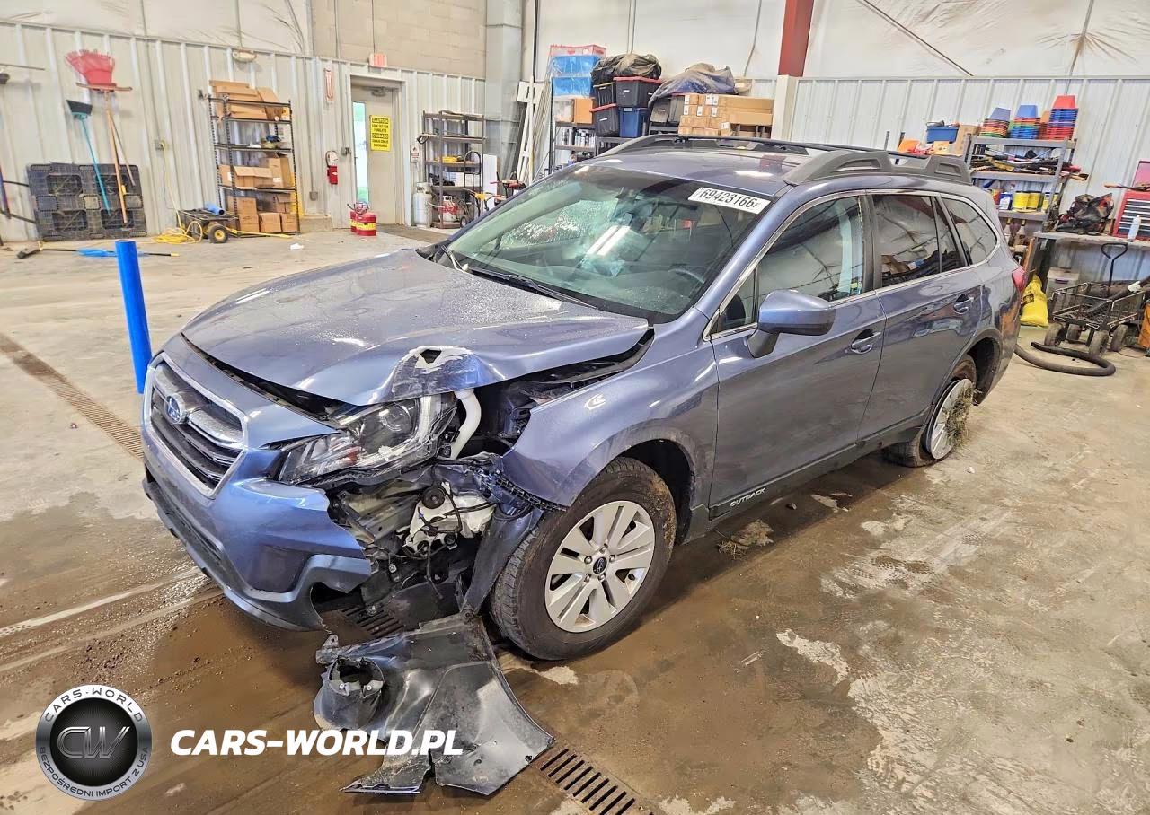 2018 Subaru Outback 2.5I Premium VIN:4S4BSACC1J3317022 - 1