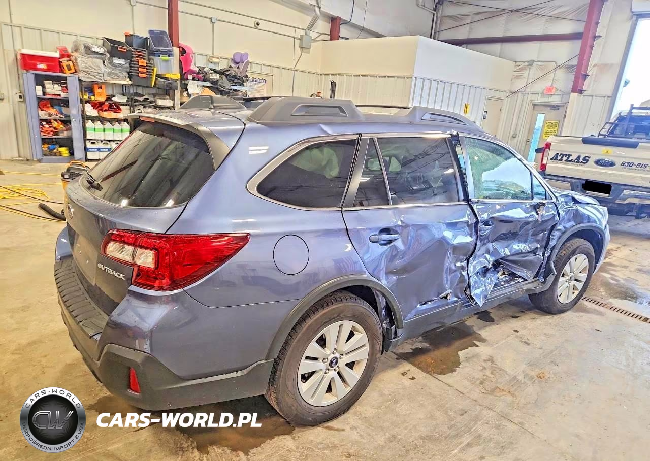 2018 Subaru Outback 2.5I Premium VIN:4S4BSACC1J3317022 - 3