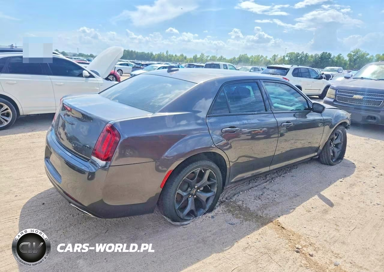2023 Chrysler 300 Touring VIN:2C3CCAAG6PH577583 - 3
