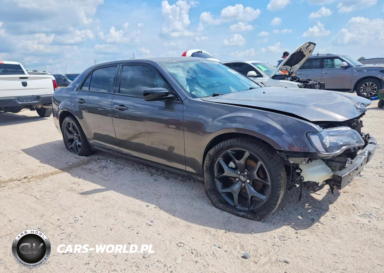 2023 Chrysler 300 Touring VIN:2C3CCAAG6PH577583 - 4